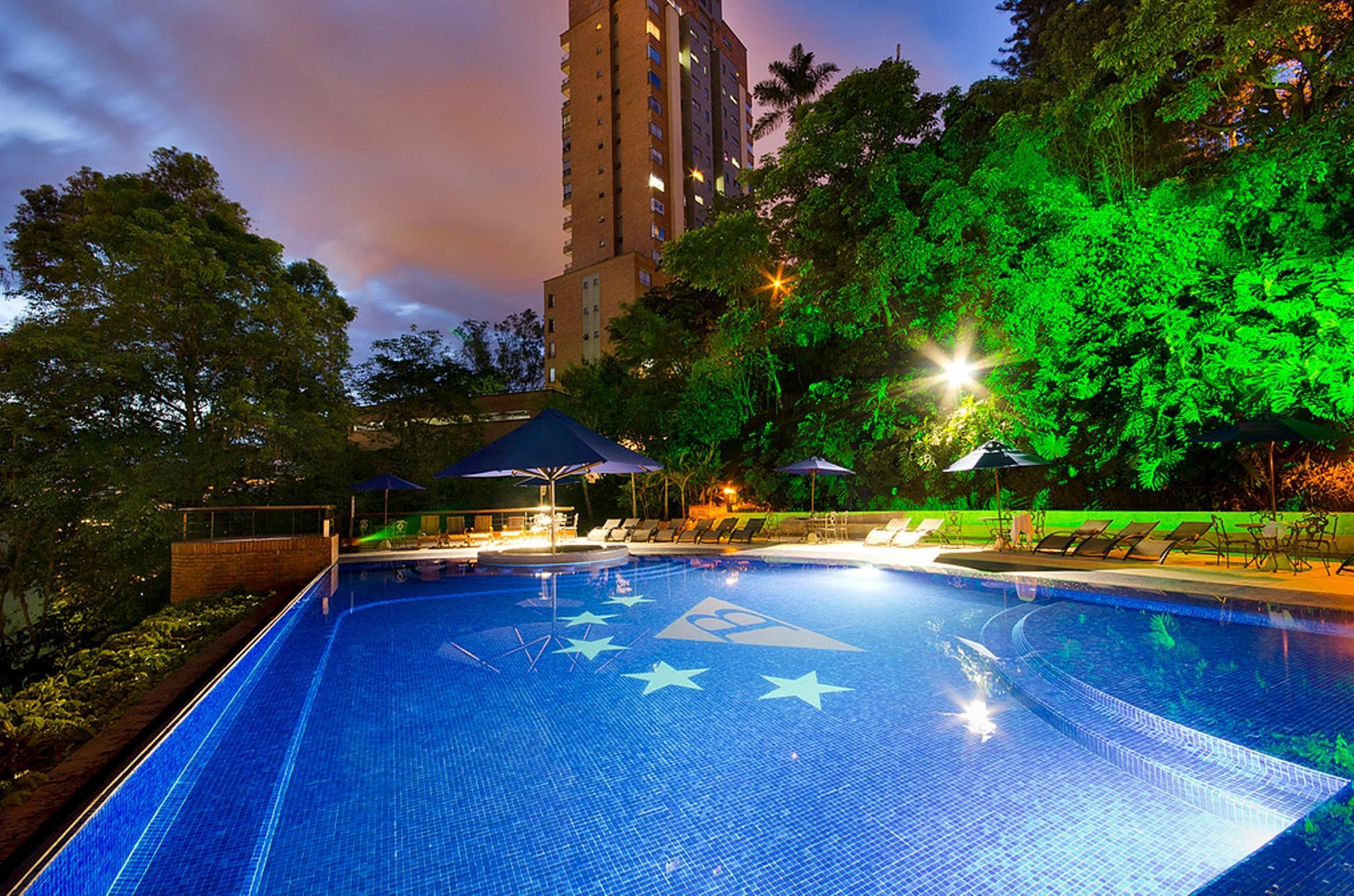 Hotel Dann Carlton Belfort Medellín Exterior foto Swimming pool