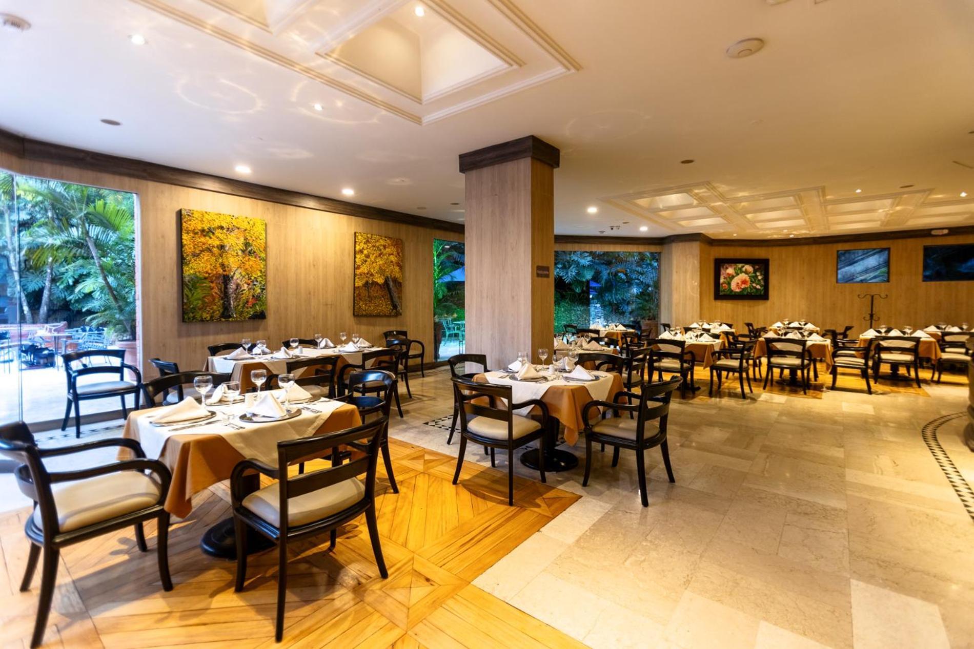 Hotel Dann Carlton Belfort Medellín Exterior foto The restaurant